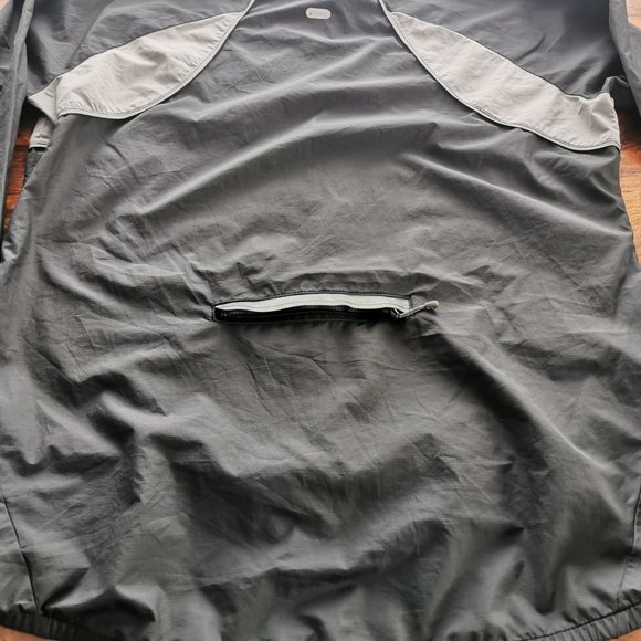 Women's Mountain Equipment Coop cycling jacket - Picture 6 of 8